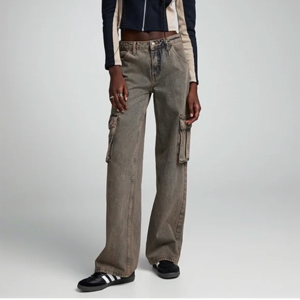 Guess dark wash faded wide leg cargo baggy jean NWT